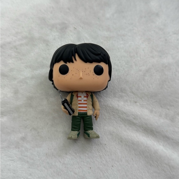 Funko Pop Stranger Things Mike Wheeler and Eleven with Eggos Bundle - Picture 4 of 7